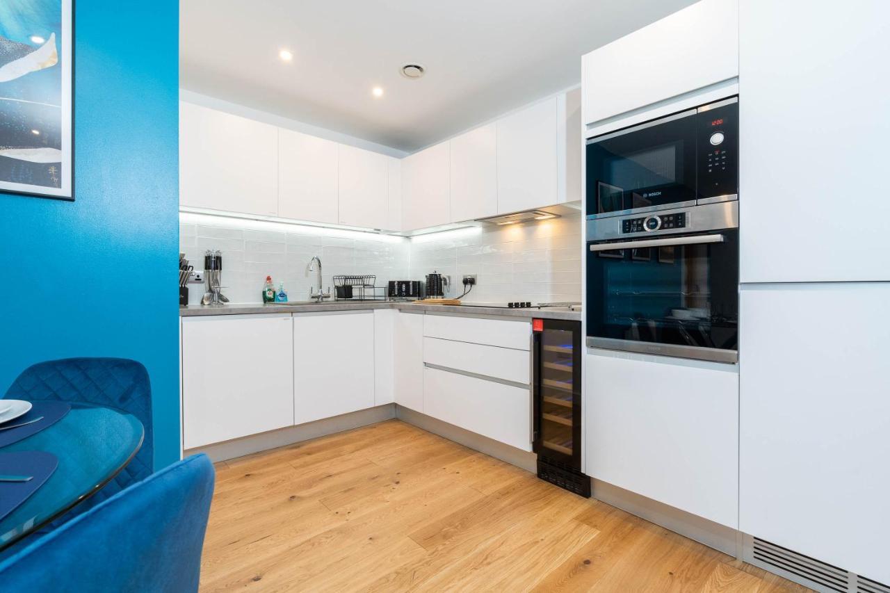 Maevela Apartments - Luxury Broad St Apartment - 2 Bed, 2 Bath - City Centre/Cube/Mailbox - With Underground Parking ✓- L Shape Sofa, Large 50 Inch Smart Tv With Free Netflix & Wifi Birmingham Exterior photo