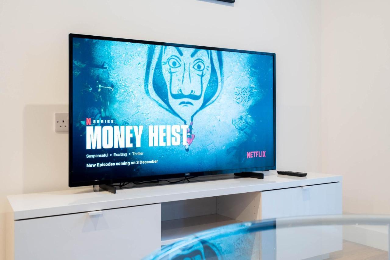 Maevela Apartments - Luxury Broad St Apartment - 2 Bed, 2 Bath - City Centre/Cube/Mailbox - With Underground Parking ✓- L Shape Sofa, Large 50 Inch Smart Tv With Free Netflix & Wifi Birmingham Exterior photo