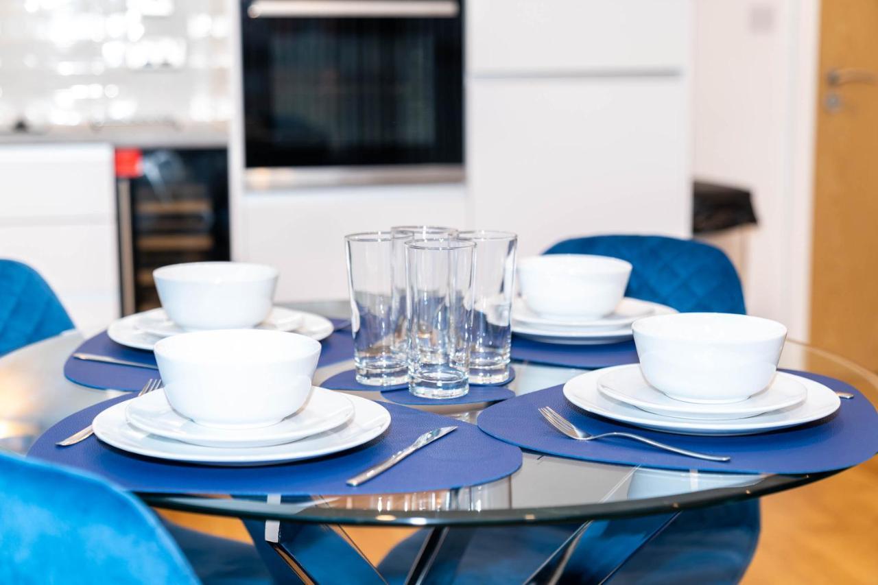 Maevela Apartments - Luxury Broad St Apartment - 2 Bed, 2 Bath - City Centre/Cube/Mailbox - With Underground Parking ✓- L Shape Sofa, Large 50 Inch Smart Tv With Free Netflix & Wifi Birmingham Exterior photo